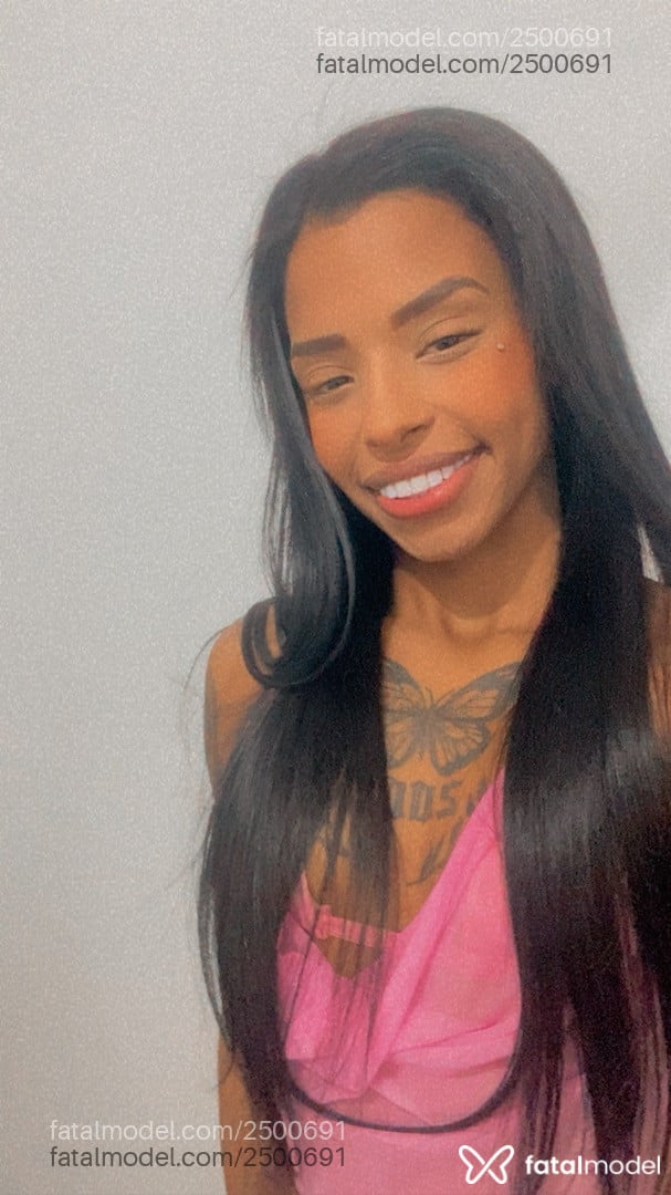 Acompanhante mulher com cabelo colorido de olhos pretos em Guaratuba Acompanhante mulher com cabelo colorido de olhos pretos em Guaratuba - Naylla