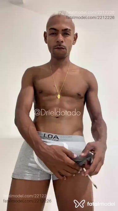 Acompanhante homem loira (o) de olhos pretos em Feira de Santana Acompanhante homem loira (o) de olhos pretos em Feira de Santana - Driel Dotato