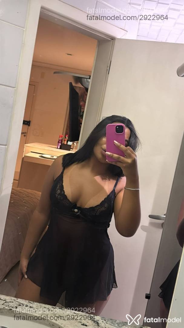 Acompanhante mulher com cabelo castanho de olhos pretos - Júlia