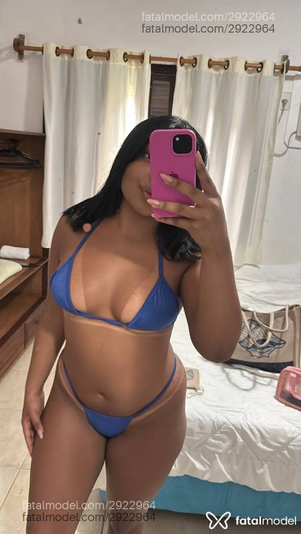 Acompanhante mulher com cabelo castanho de olhos pretos - Júlia