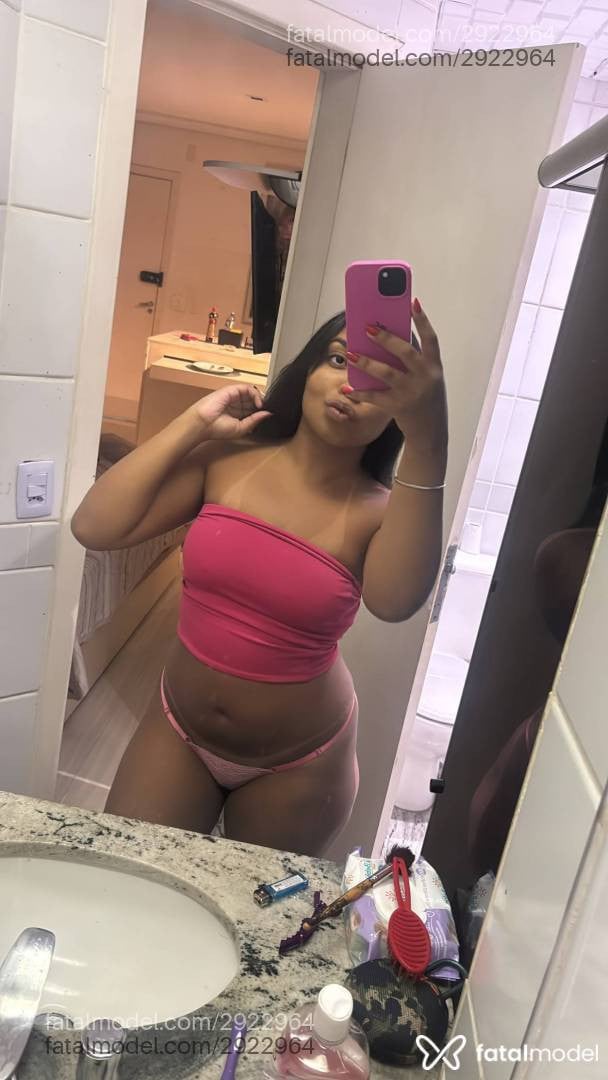 Acompanhante mulher com cabelo castanho de olhos pretos - Júlia
