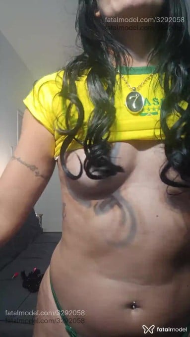 Acompanhante mulher morena (o) de olhos castanhos - Melissa Castelli Acompanhante mulher morena (o) de olhos castanhos - Melissa Castelli