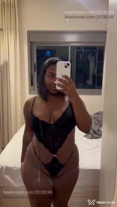 Acompanhante mulher morena (o) de olhos pretos em São Paulo Acompanhante mulher morena (o) de olhos pretos em São Paulo - Luanna