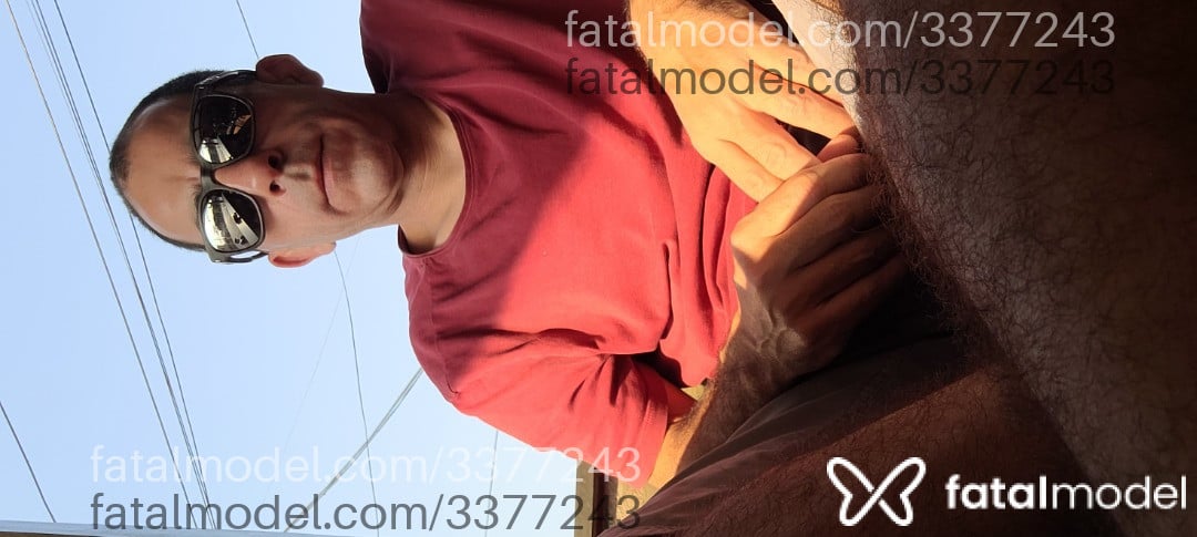 Acompanhante homem com cabelo castanho de olhos pretos - Renato