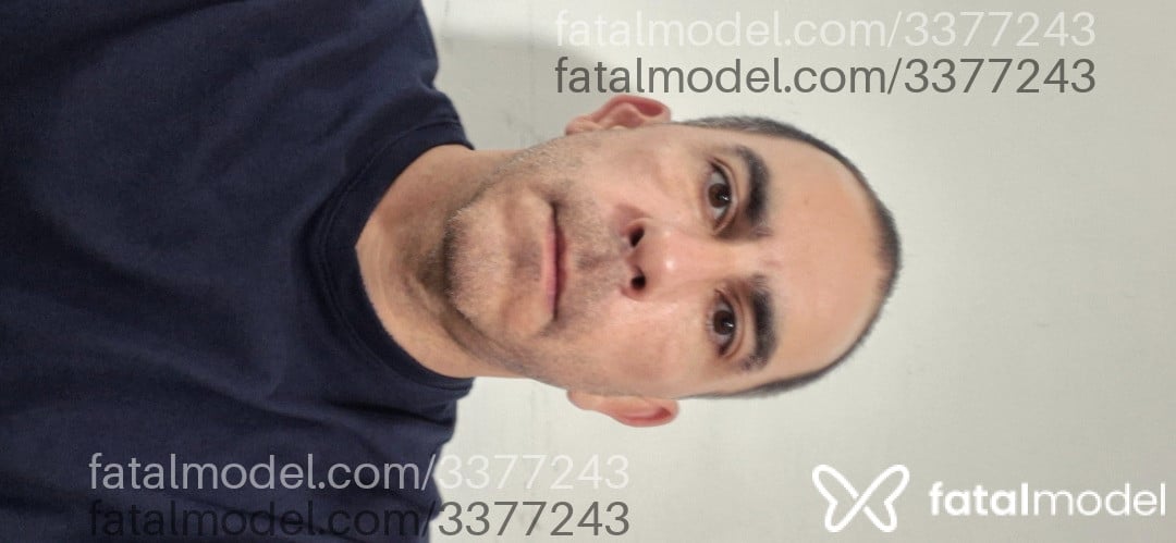 Acompanhante homem com cabelo castanho de olhos pretos - Renato