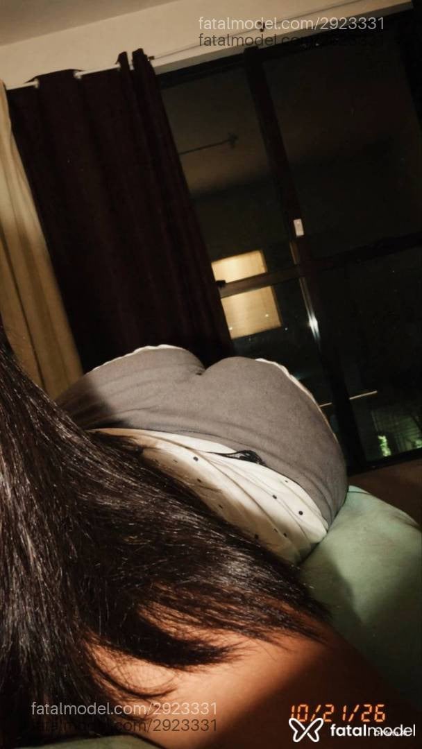 Acompanhante mulher trans morena (o) de olhos verdes - Muza