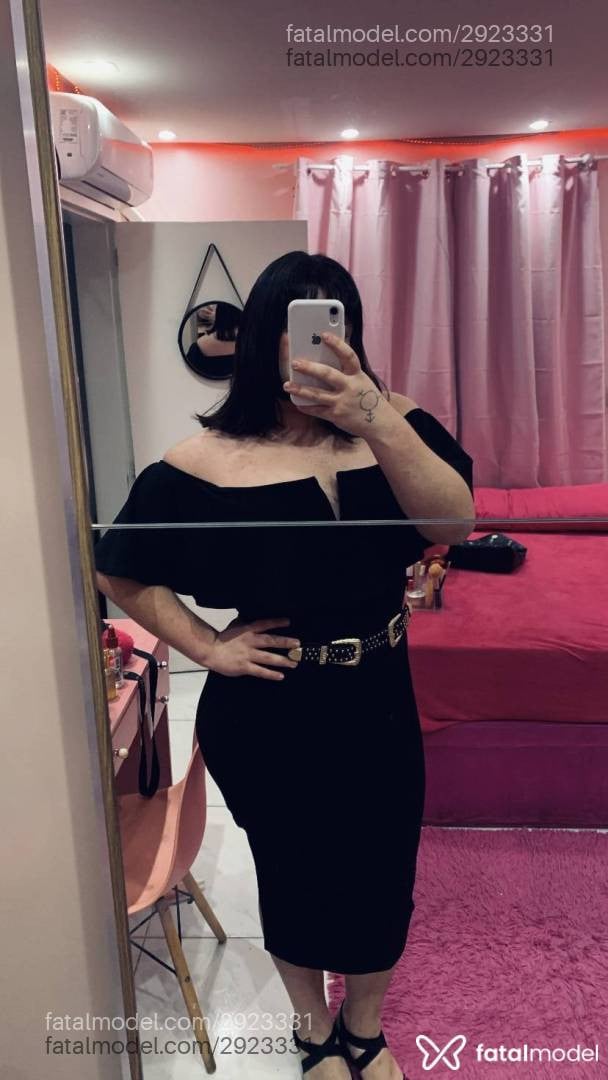 Acompanhante mulher trans ruiva (o) de olhos verdes - Muza