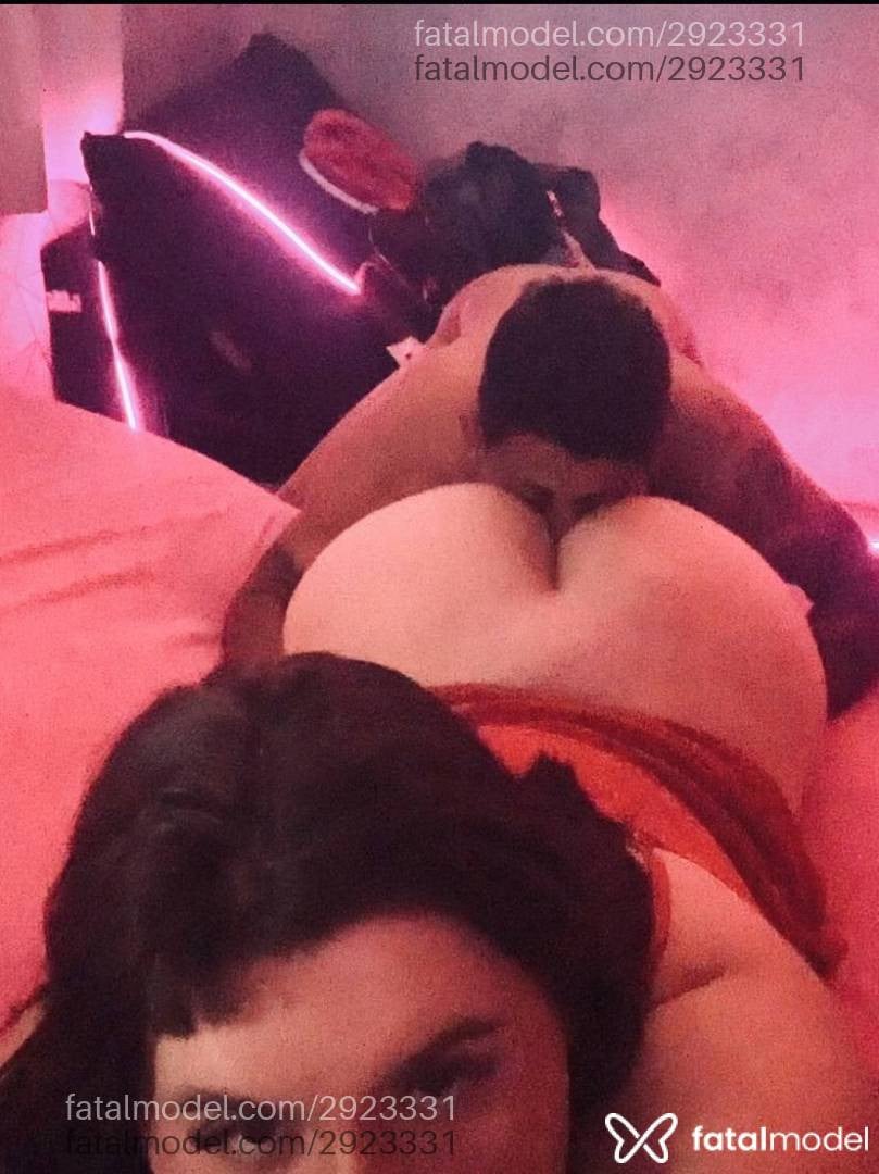 Acompanhante mulher trans morena (o) de olhos verdes - Muza
