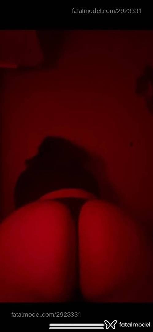 Acompanhante mulher trans ruiva (o) de olhos verdes - Muza