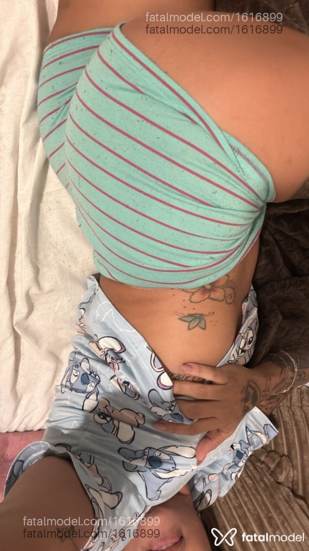 Acompanhante mulher com cabelo castanho de olhos castanhos - Lua