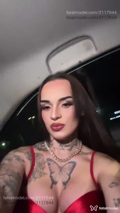 Acompanhante mulher trans com cabelo castanho de olhos mel em São Paulo - Maria Stella