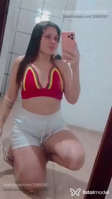 Acompanhante mulher com cabelo castanho de olhos mel em Fortaleza - Julia Prada