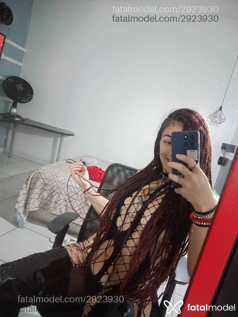 Acompanhante mulher ruiva (o) de olhos castanhos - Psychojane