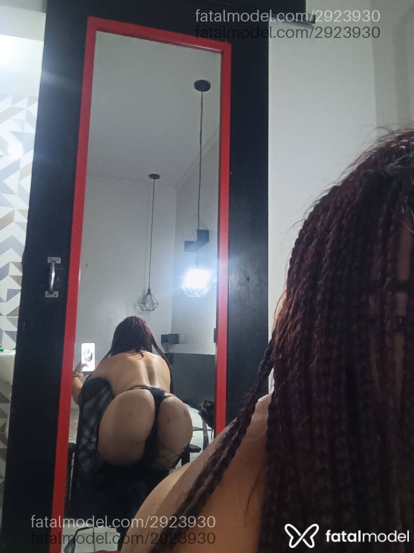 Acompanhante mulher ruiva (o) de olhos castanhos - Psychojane