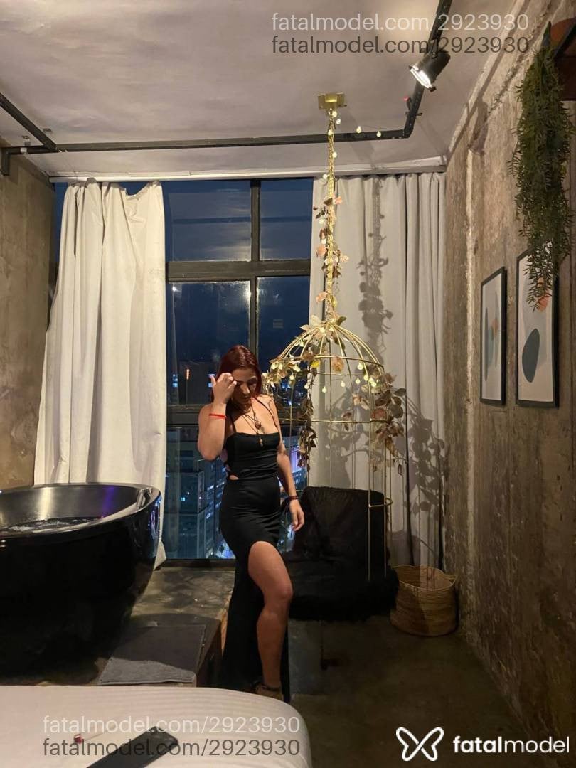 Acompanhante mulher ruiva (o) de olhos castanhos - Psychojane