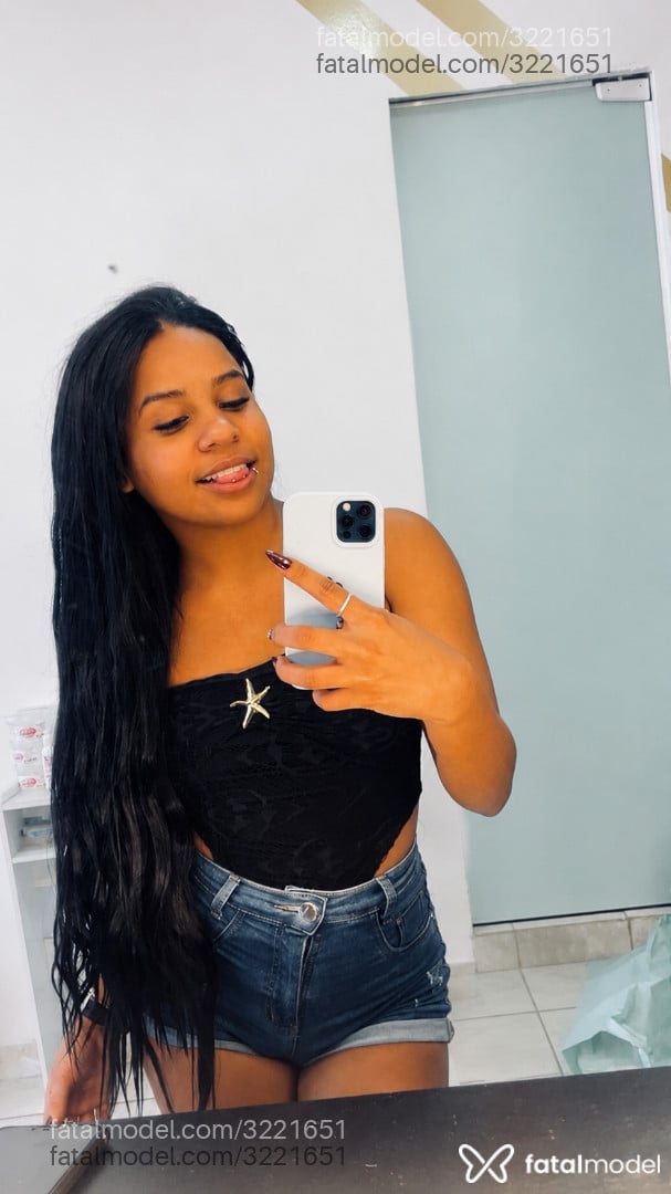 Acompanhante mulher com cabelo castanho de olhos castanhos em Mauá - Karoline Lima