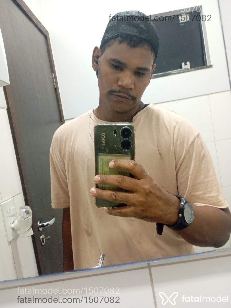 Acompanhante homem morena (o) de olhos castanhos em Rio Verde - Mukkamassagista