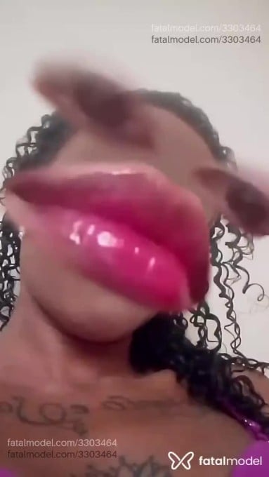 Acompanhante mulher com cabelo castanho de olhos castanhos - Yasmin Acompanhante mulher com cabelo castanho de olhos castanhos - Yasmin