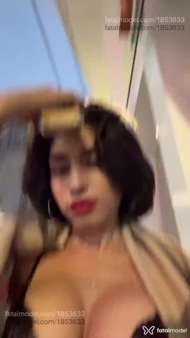 Acompanhante mulher morena (o) de olhos castanhos - Maddy Pérez