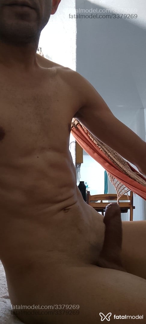Acompanhante homem com cabelo castanho de olhos pretos em Fortaleza Acompanhante homem com cabelo castanho de olhos pretos em Fortaleza - Ricardo