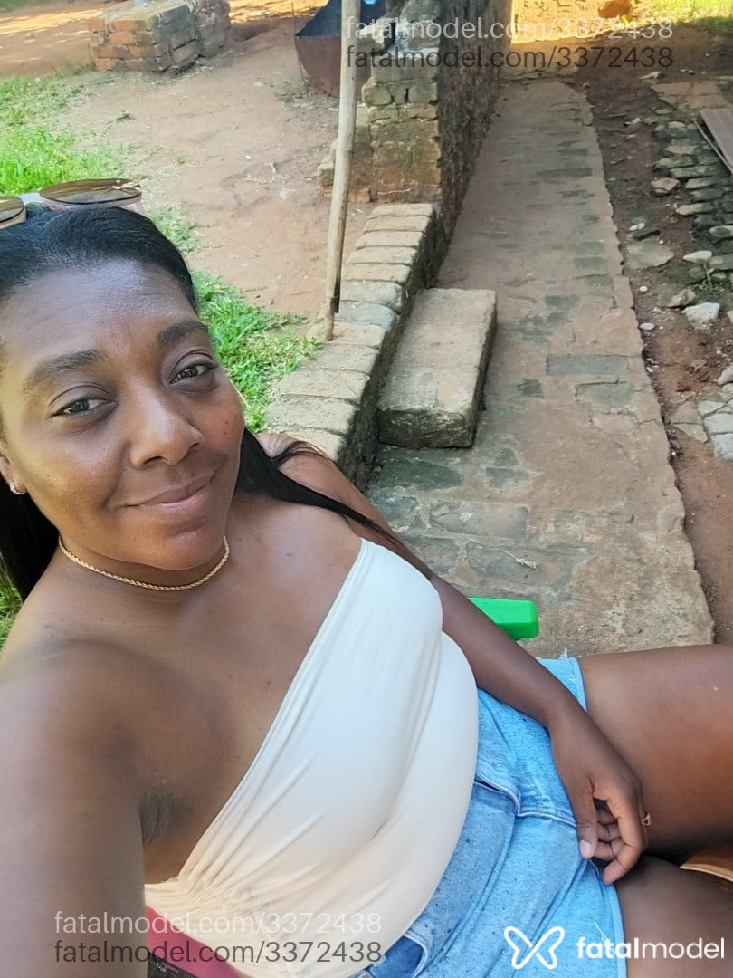 Acompanhante mulher com cabelo castanho de olhos pretos em São Sepé - Pretta