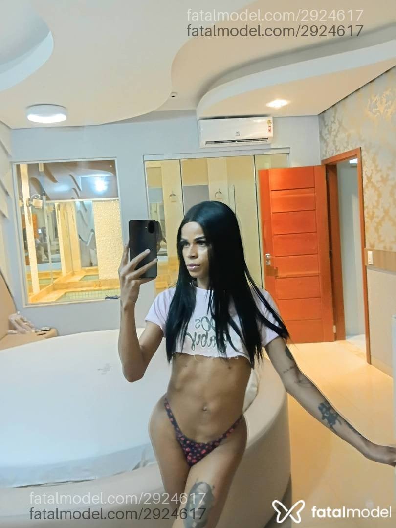 Acompanhante mulher trans com cabelo castanho de olhos pretos - Wenndy Souza