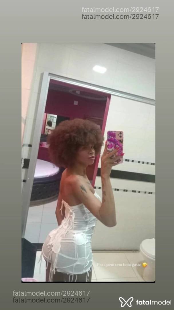 Acompanhante mulher trans com cabelo castanho de olhos pretos - Wenndy Souza