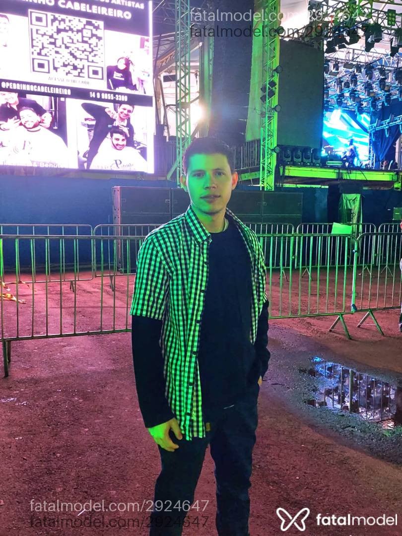 Acompanhante homem com cabelo castanho de olhos castanhos em Balneário Camboriú - Enzo Becker
