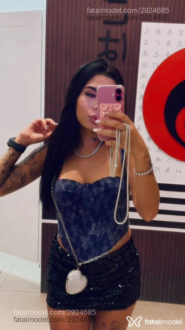 Acompanhante mulher morena (o) de olhos castanhos - Scarlett