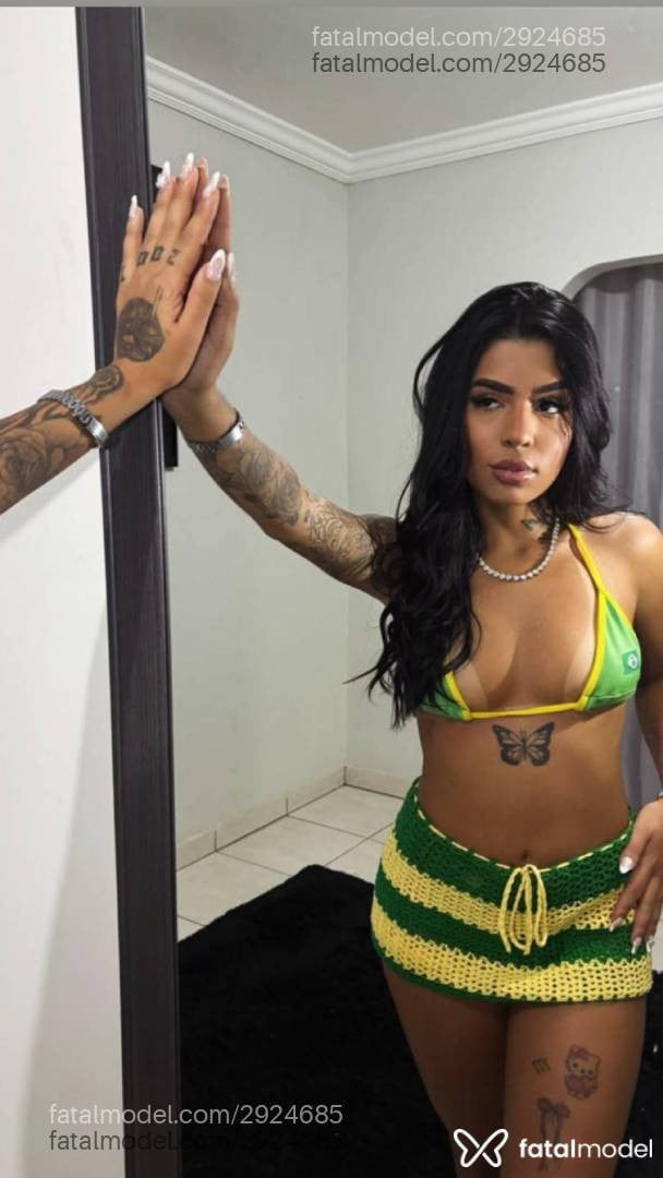 Acompanhante mulher morena (o) de olhos castanhos - Scarlett