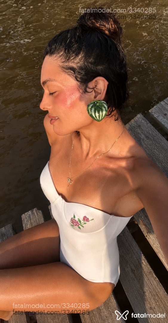 Acompanhante mulher trans morena (o) de olhos castanhos - Ysabella