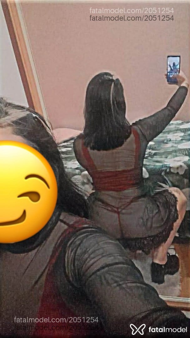 Acompanhante mulher com cabelo castanho de olhos verdes em Pelotas Acompanhante mulher com cabelo castanho de olhos verdes em Pelotas - Morgana Beskon