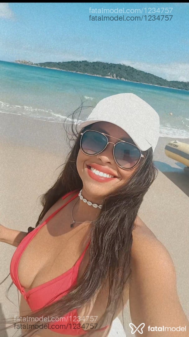 Acompanhante mulher morena (o) de olhos pretos - Carol Acompanhante mulher morena (o) de olhos pretos - Carol