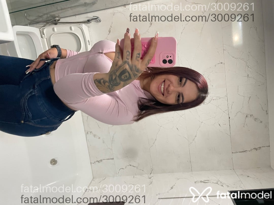 Acompanhante mulher com cabelo castanho de olhos castanhos - Luiza