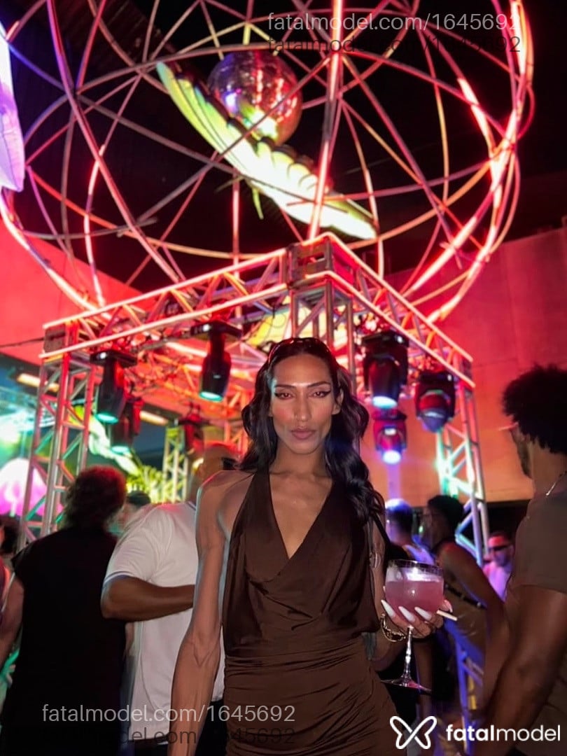Acompanhante mulher trans morena (o) de olhos castanhos em Passa Quatro Acompanhante mulher trans morena (o) de olhos castanhos em Passa Quatro - Renathinha