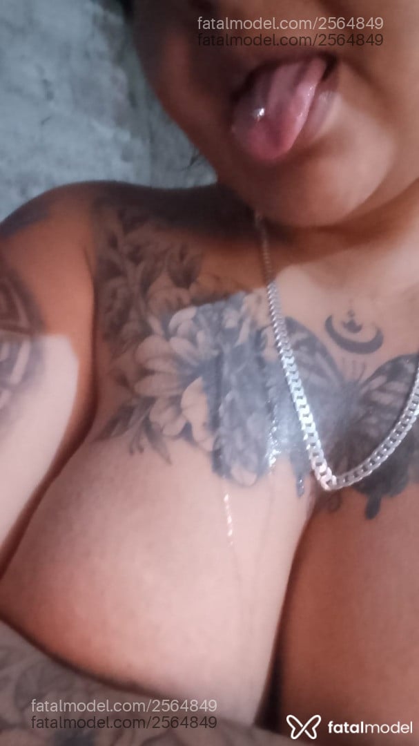 Acompanhante mulher morena (o) de olhos pretos em Canoinhas - Vitória