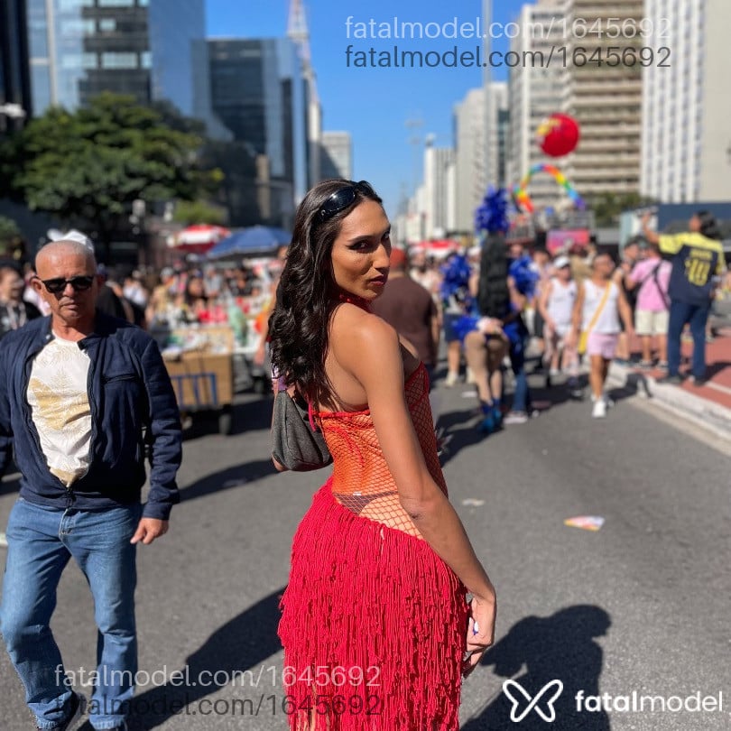 Acompanhante mulher trans morena (o) de olhos castanhos em Passa Quatro - Renathinha
