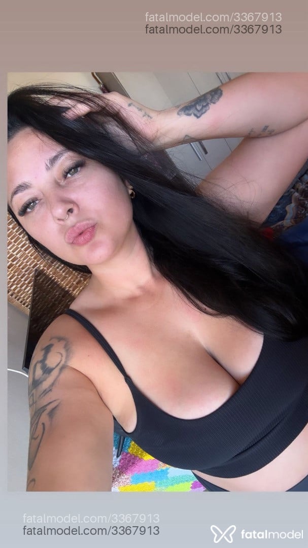 Acompanhante mulher morena (o) de olhos verdes em São Paulo Acompanhante mulher morena (o) de olhos verdes em São Paulo - Kiara