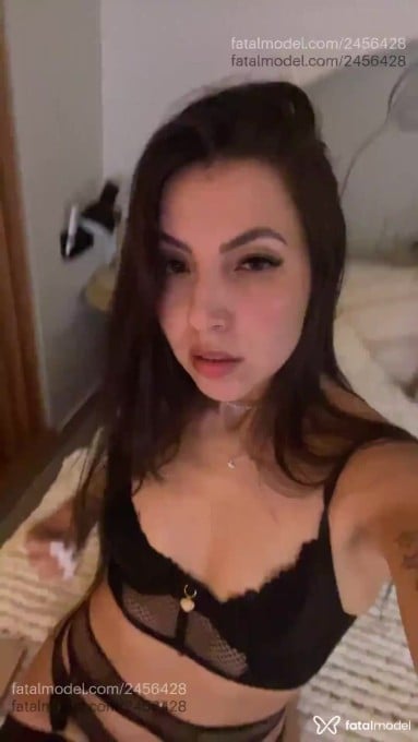 Acompanhante mulher com cabelo castanho de olhos castanhos em Brasília - Clara Rebeck
