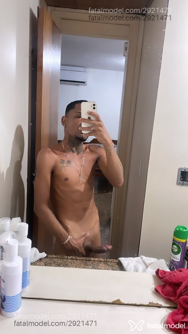 Acompanhante homem com cabelo castanho de olhos castanhos em Fortaleza - Preto Afim
