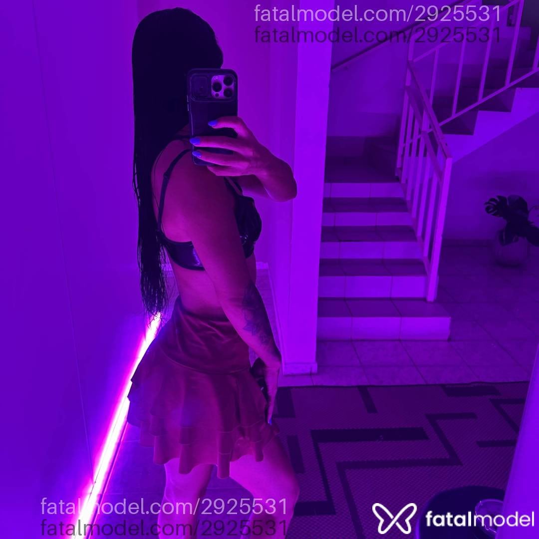 Acompanhante mulher morena (o) de olhos castanhos - Baabi