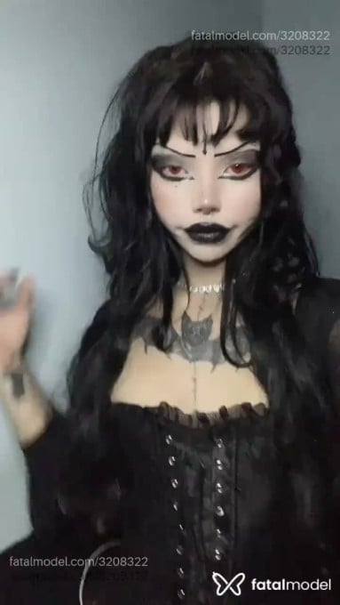 Acompanhante mulher trans morena (o) de olhos castanhos em São Paulo - Julia Gótica