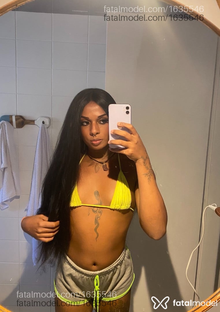 Acompanhante mulher trans com cabelo castanho de olhos pretos em Jundiaí - Marcella Mendes