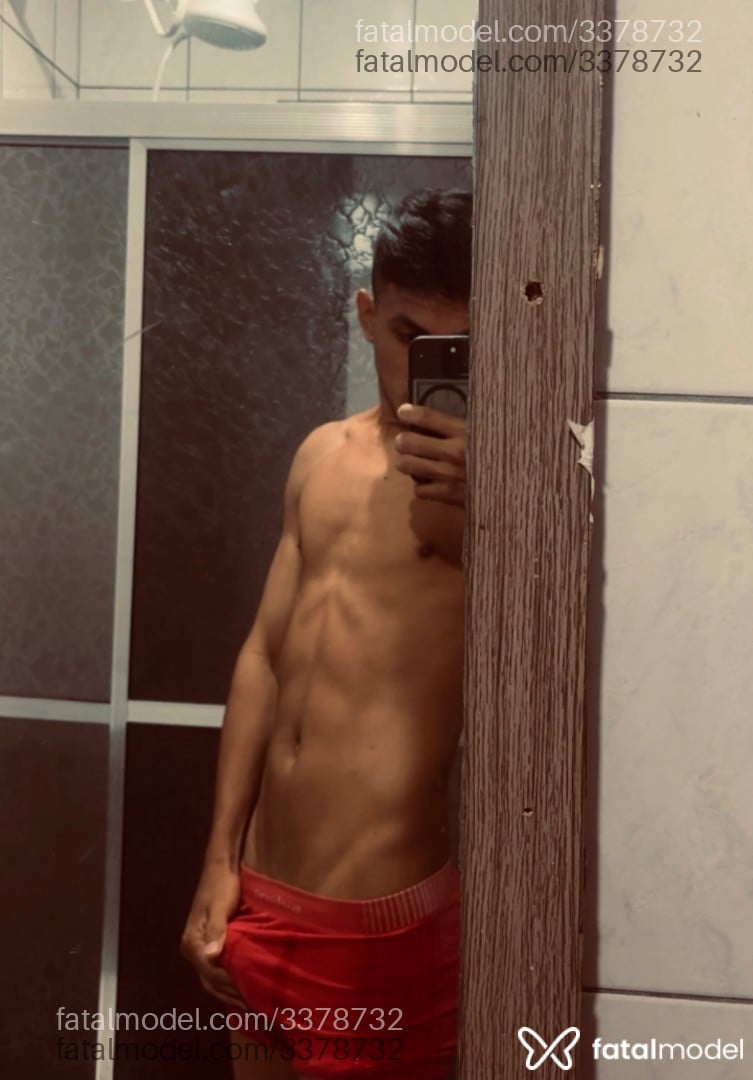 Acompanhante homem morena (o) de olhos pretos em Curitiba Acompanhante homem morena (o) de olhos pretos em Curitiba - Leolzw