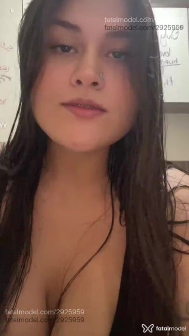 Acompanhante mulher morena (o) de olhos castanhos - Kitty Diamont