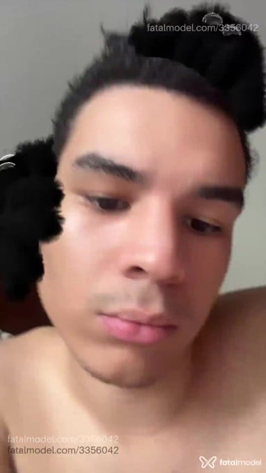 Acompanhante homem morena (o) de olhos castanhos em Blumenau Acompanhante homem morena (o) de olhos castanhos em Blumenau - Gustavo