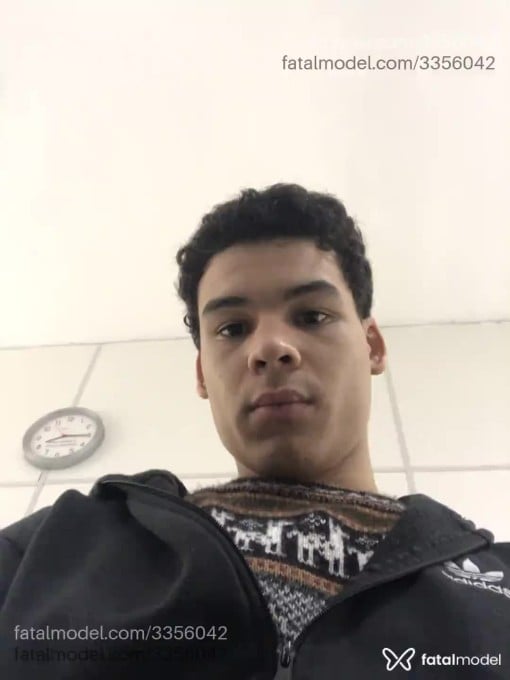 Acompanhante homem morena (o) de olhos castanhos em Blumenau Acompanhante homem morena (o) de olhos castanhos em Blumenau - Gustavo