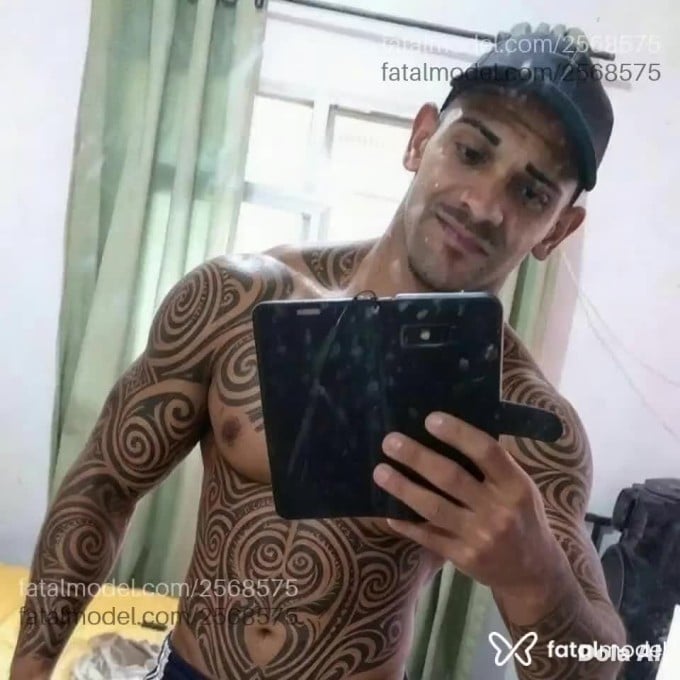 Acompanhante homem com cabelo castanho de olhos pretos em Petrópolis Acompanhante homem com cabelo castanho de olhos pretos em Petrópolis - Predador
