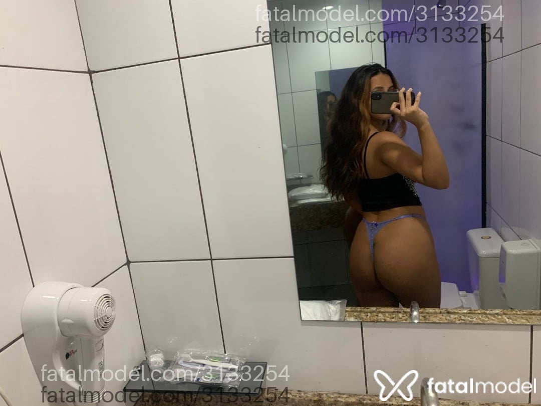 Acompanhante mulher morena (o) de olhos castanhos - Gabyryellle