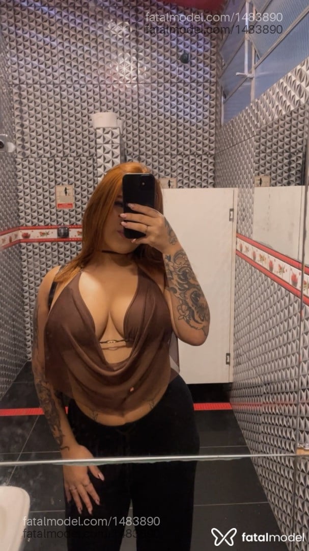 Acompanhante mulher com cabelo castanho de olhos castanhos em Balneário Camboriú - Alice